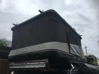 Rooftop tent James Baroud explorer evo