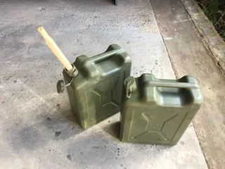 Ultra lightweight 20L jerrycan