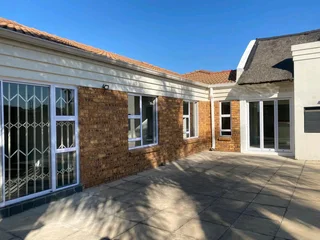 Aluminum Doors (Stacking/Folding, Sliding, Hinged, Trelli)