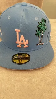 Los Angles New Era fittied cap size 7 3/8