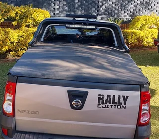 NP200 Roll-bar &#43; Tonneau Cover