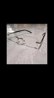 BRAND NEW FASHIONABLE LIGHT GLASSES – TRANSPARENT LENSES – R330!