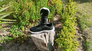 MEN&#39;S BLACK &amp; WHITE RUNNING SHOES – BREATHABLE MESH – R970!