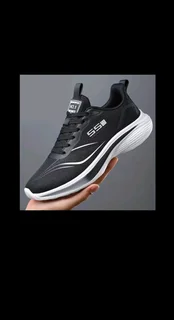 MEN&#39;S BLACK &amp; WHITE RUNNING SHOES – BREATHABLE MESH – R970!