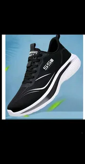 MEN&#39;S BLACK &amp; WHITE RUNNING SHOES – BREATHABLE MESH – R970!