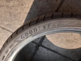 2x 275/30/R20 GOODYEAR EAGLE F1 RUNFLAT TYRES 90% THREAD LIFE CALL ZUMA 0617061663