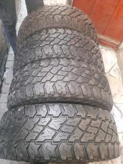 4x 265/70/r17 Cooper Discoverer S/t High Performance Tyres Call Zuma 0617061663