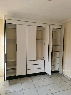 Locust Kitchen Cupboards 0672969143