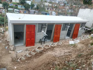 Dino&#39;s concrete fencing 鷺