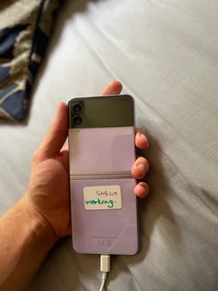 Samsung galaxy Z flip 4 256GB