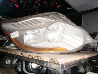 Ford kuga 2011 to 17 headlight