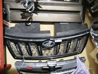 Mahindra xuv 500 grill