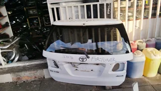 Toyota fortuner complete tailgate