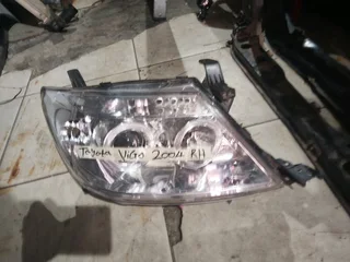 Toyota Vigo 2004 headlight