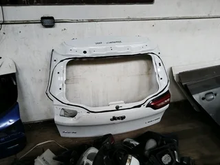 Jeep limited 4x4 tailgate