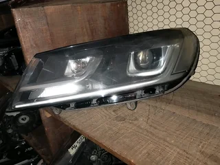 VW touareg R line 2015 headlight