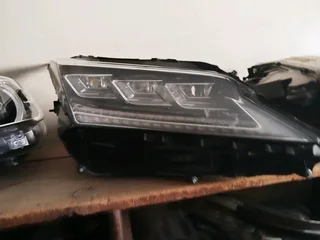 Lexus LX 570 headlight 2016