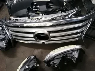 Lexus LX 470 grill