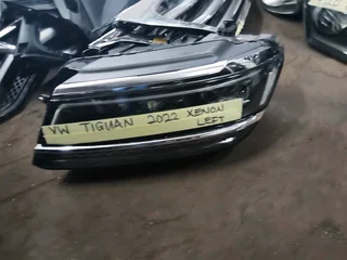 VW tiguan 2022 xenon headlight left