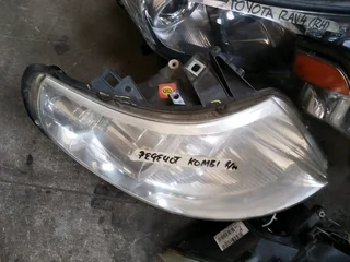 Peugeot kombi headlight