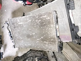 Renault sandero radiator