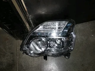 Nissan extrail headlight
