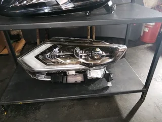Nissan X-Trail 2017 headlight