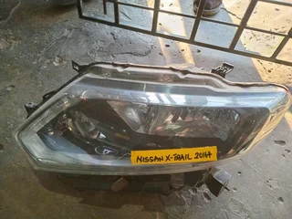 Nissan X-Trail 2014 headlight