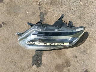 NISSAN X-TRAIL 2015 LEFT HEADLIGHT
