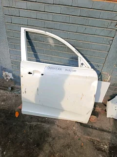 MAHINDRA KUV100 door