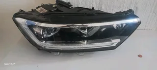 Volkswagen T-Roc 1.5 TSI  headlight