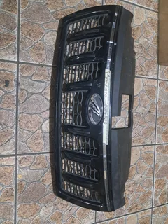 Mahindra xuv 500 grill