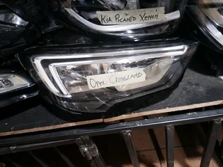 Oper Crossland Headlight