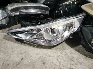 Hyundai elentra headlight