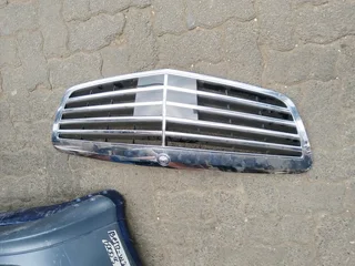 Mercedes benz 221 grill