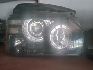 Land rover range rover sport 2010_11 headlight