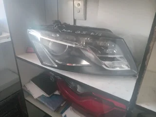 Audi Q5 headlight