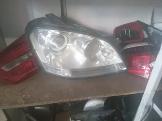 Mercedes ML W164 headlight