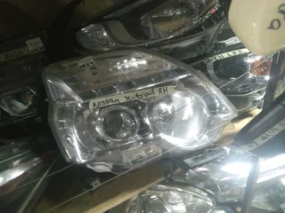 Nissan extrail headlight