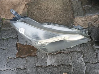 Toyota yaris 2016 headlight