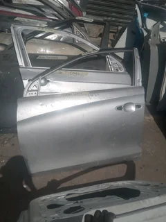 Toyota yaris left door