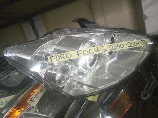 Ford focus headlight 2000 to 2004