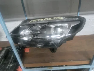 Peugeot 2008 headlight