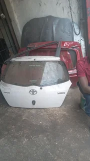 Toyota yaris tailgate