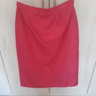 Pink satin skirt in very good condition