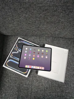 iPad Pro M4 Silver like new in Excellent condition