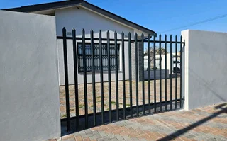 Palisade Fencing and Gates