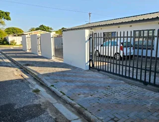 Palisade Fencing and Gates