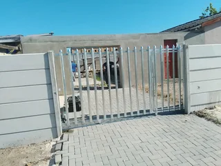 Palisade Fencing and Gates