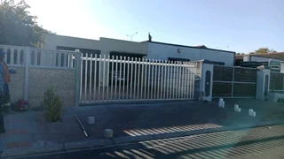 Palisade Fencing and Gates